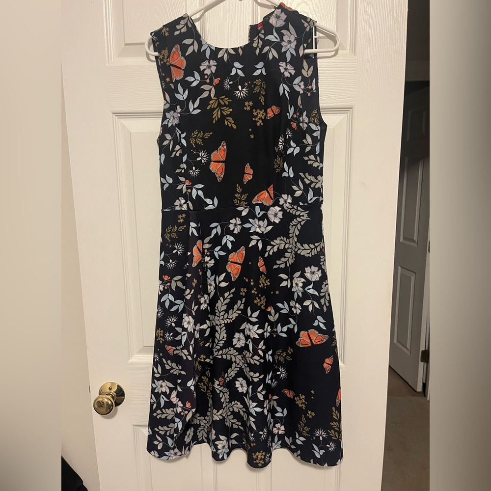 New NWOT Ted Baker
Jennesa Kyoto Gardens Dress Size 3 (fits 8-10 ) $379